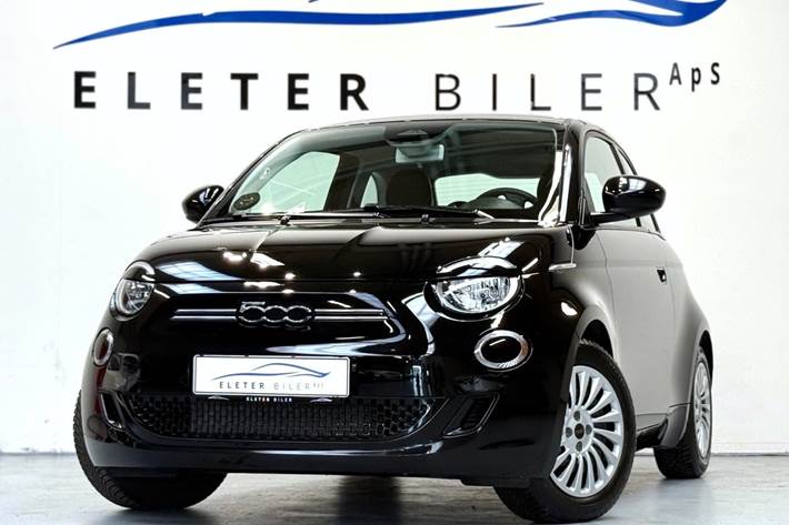 Sort Fiat 500e fra 2022 set udefra