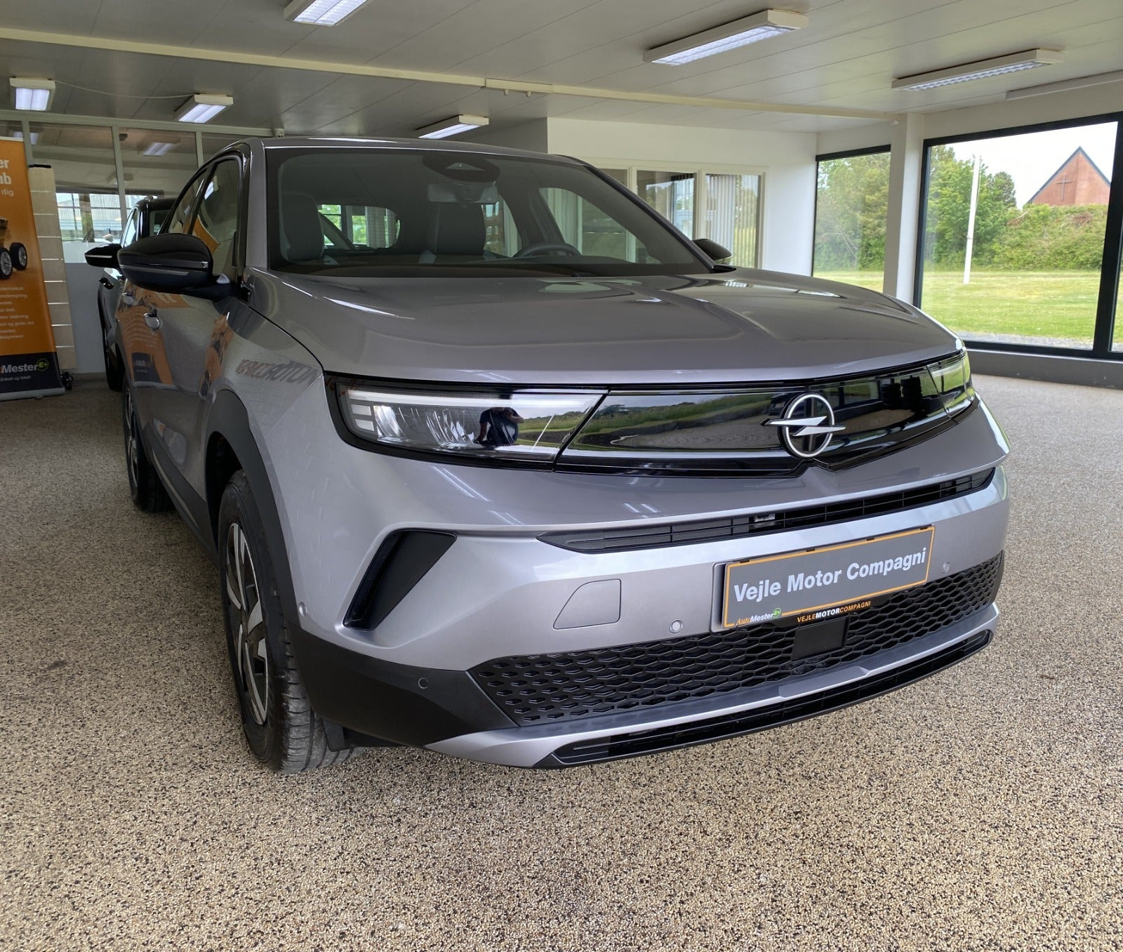 Sølv Opel Mokka-e fra 2025