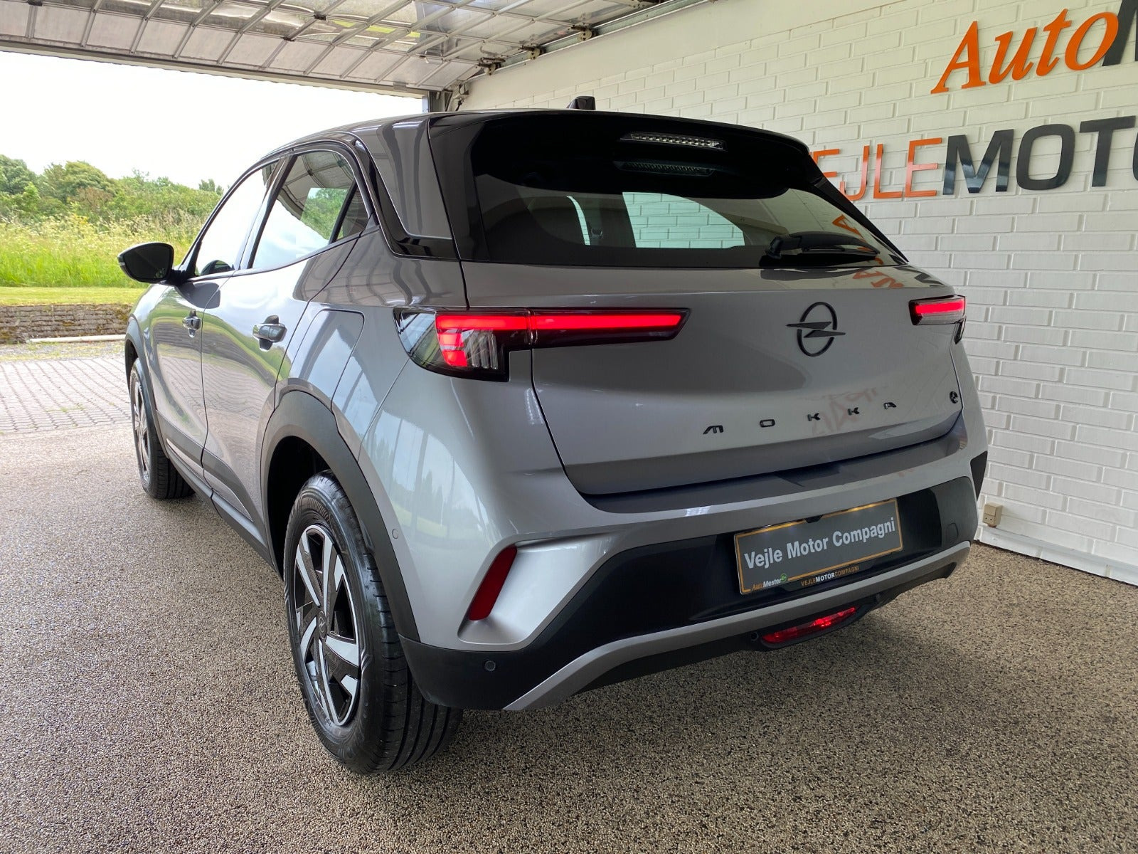 Sølv Opel Mokka-e fra 2025