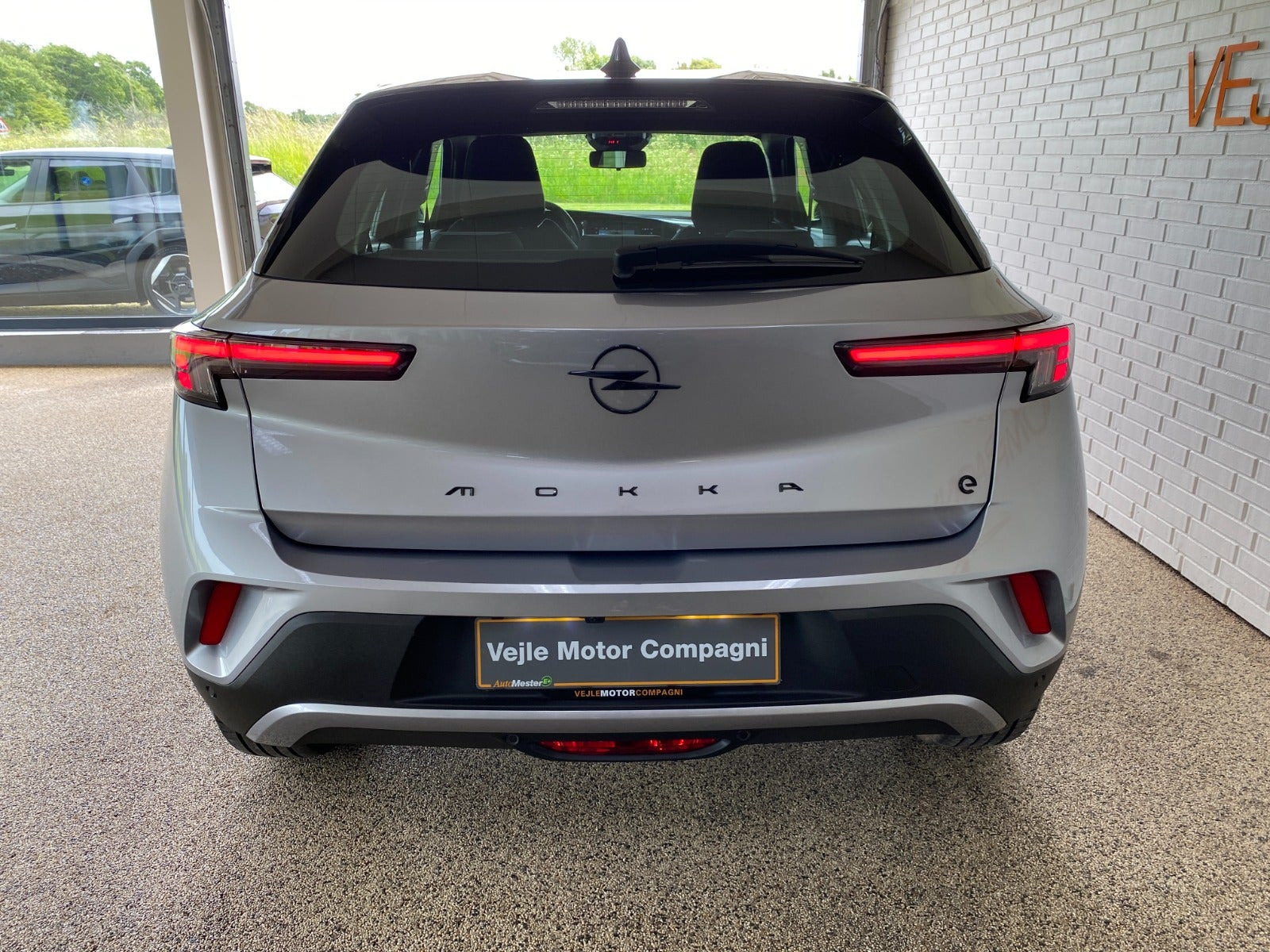Sølv Opel Mokka-e fra 2025