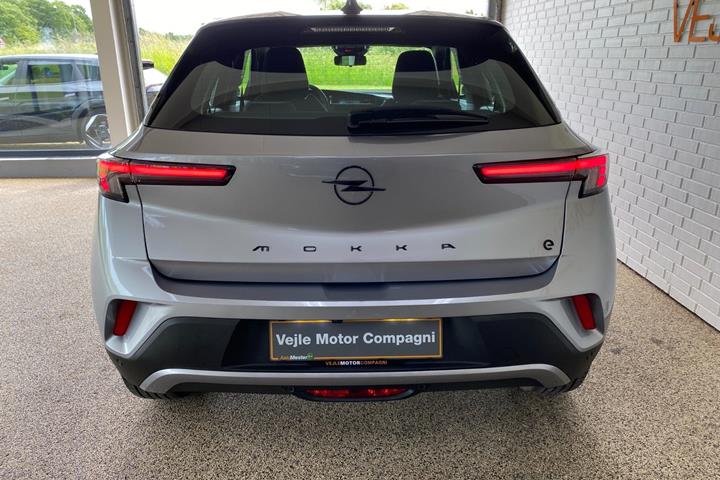 Sølv Opel Mokka-e fra 2025