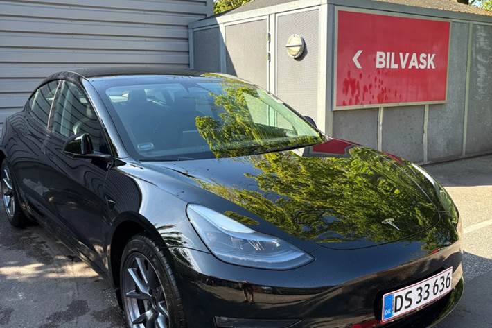 Sort Tesla Model 3 fra 2023