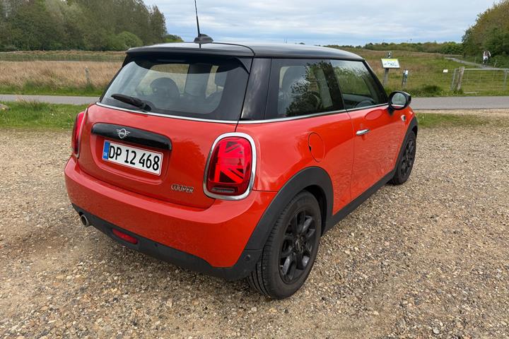 Rød Mini Cooper fra 2019