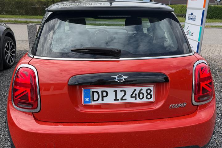 Rød Mini Cooper fra 2019