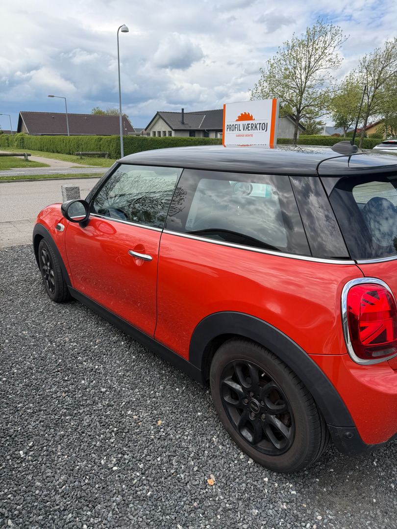 Rød Mini Cooper fra 2019