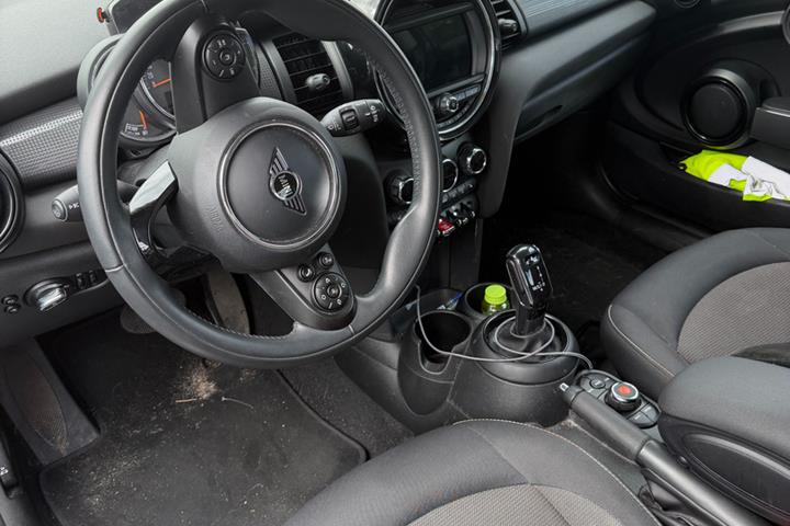 Rød Mini Cooper fra 2019
