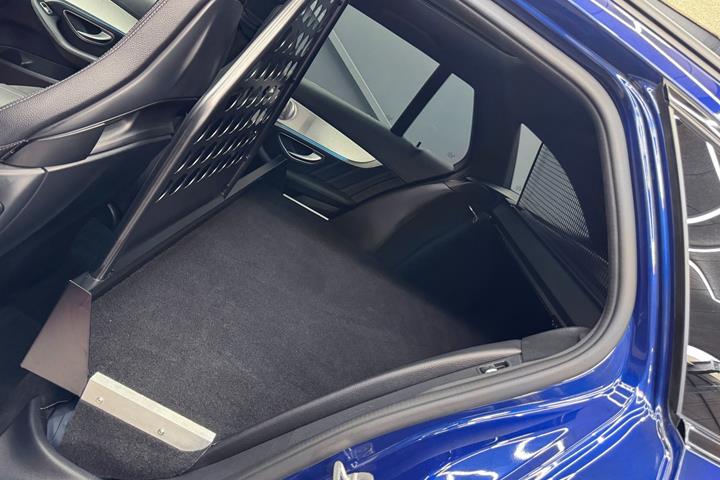 Blå Mercedes C63 fra 2018