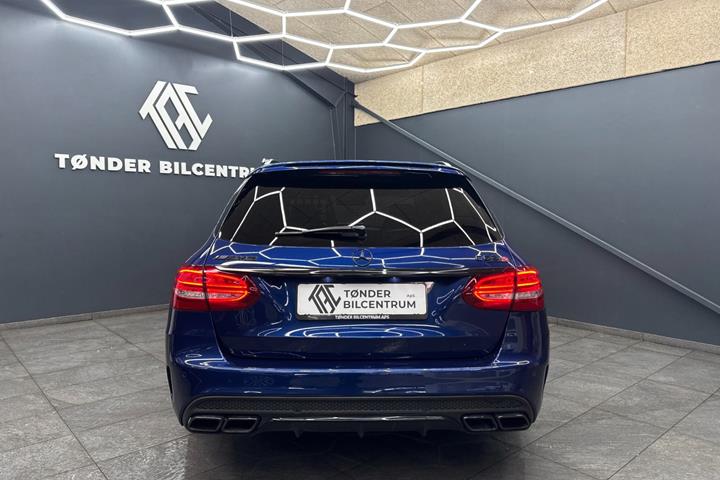 Blå Mercedes C63 fra 2018