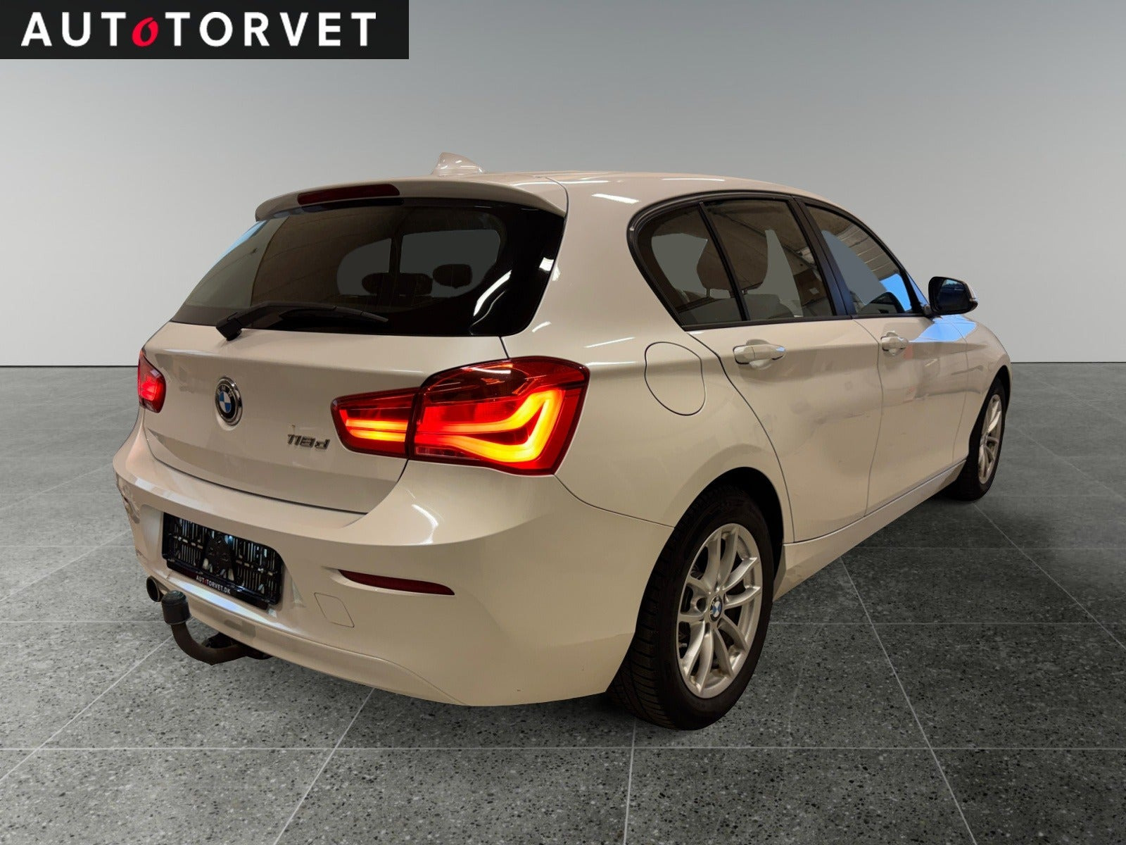 Hvid BMW 118d fra 2018