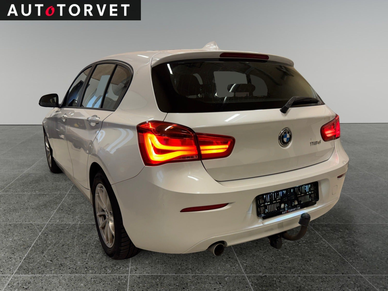 Hvid BMW 118d fra 2018