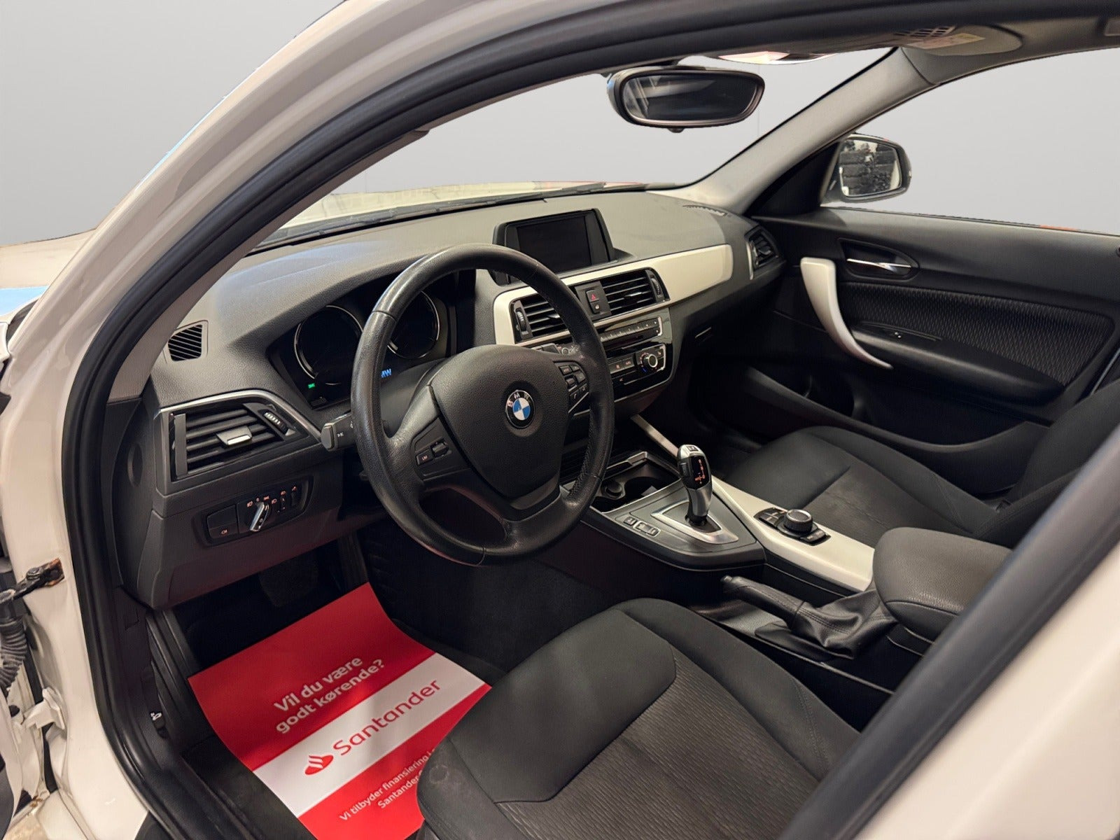 Hvid BMW 118d fra 2018