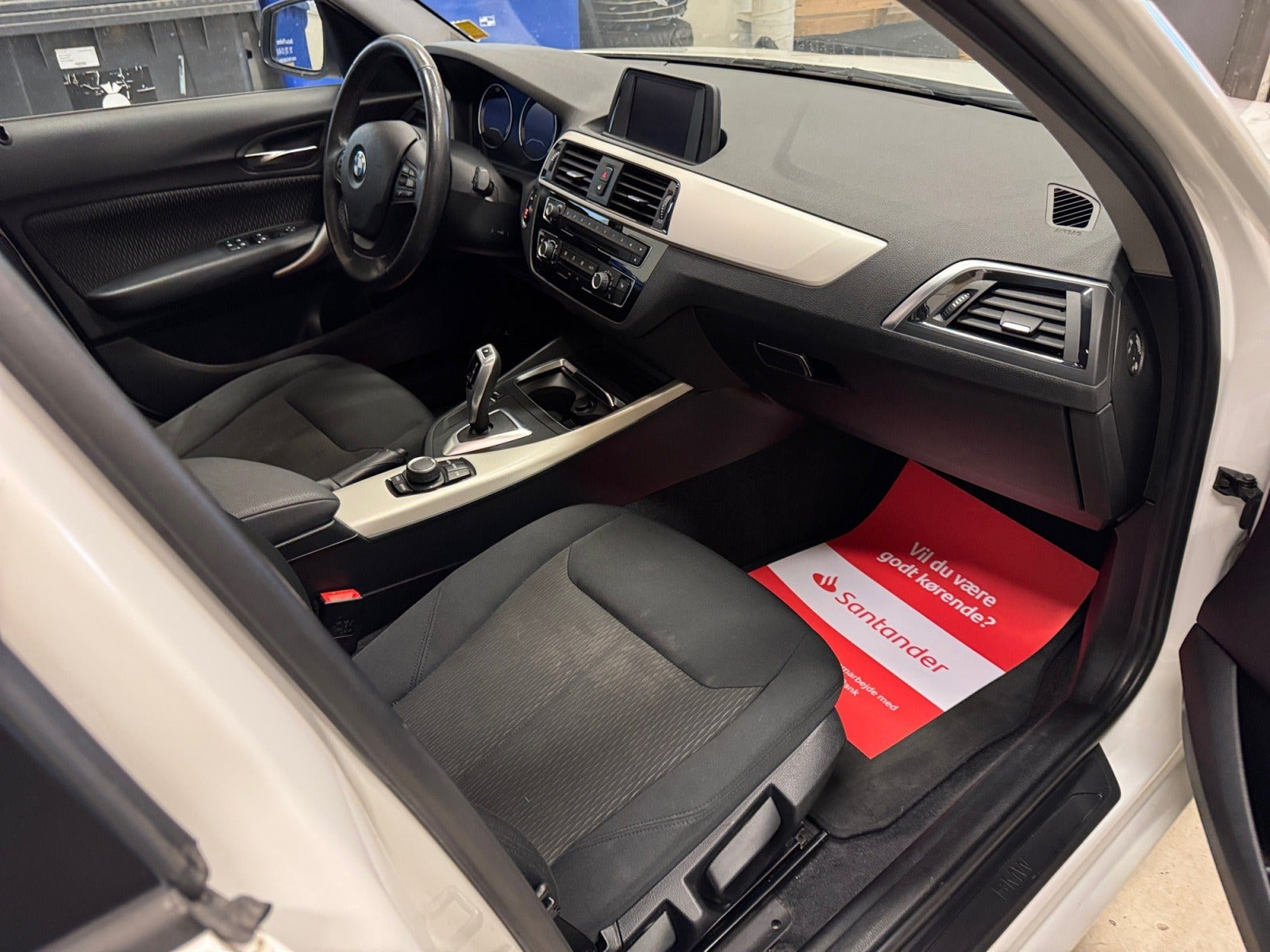 Hvid BMW 118d fra 2018