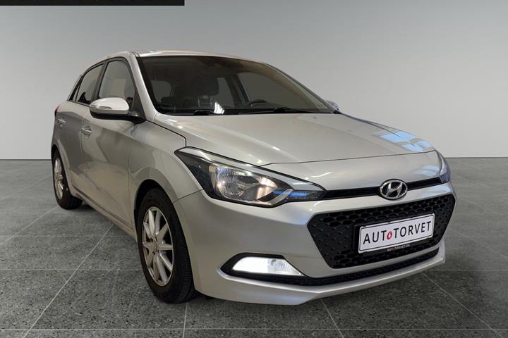 Sølv Hyundai i20 fra 2016