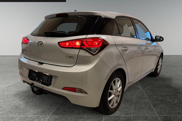 Sølv Hyundai i20 fra 2016