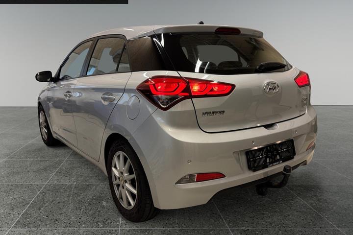 Sølv Hyundai i20 fra 2016