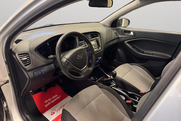 Sølv Hyundai i20 fra 2016