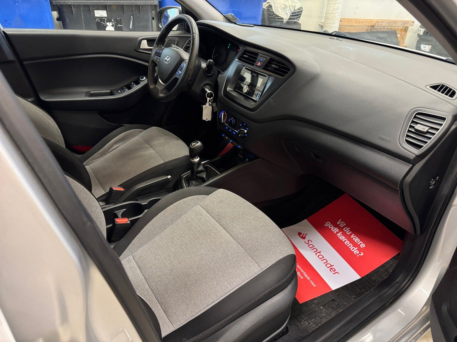 Sølv Hyundai i20 fra 2016