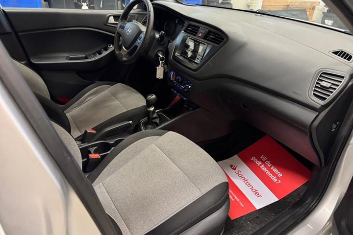Sølv Hyundai i20 fra 2016