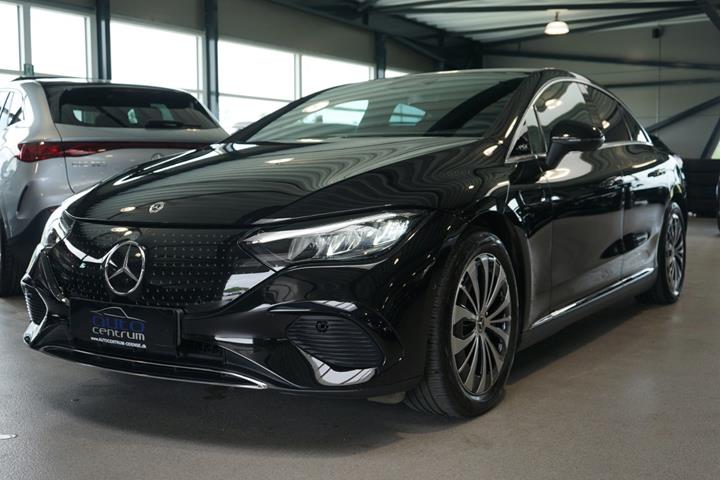 Sort Mercedes EQE350+ fra 2023