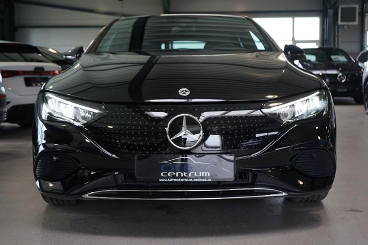 Sort Mercedes EQE350+ fra 2023
