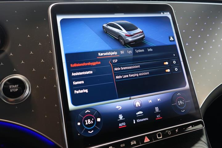 Sort Mercedes EQE350+ fra 2023