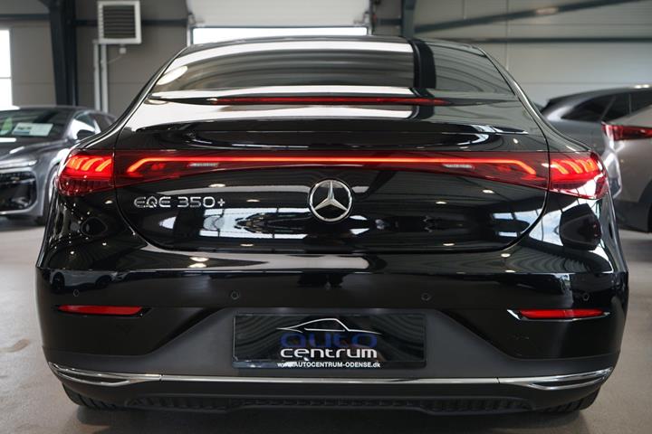 Sort Mercedes EQE350+ fra 2023