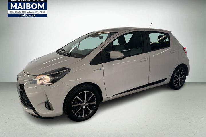 Hvid Toyota Yaris fra 2017 set udefra