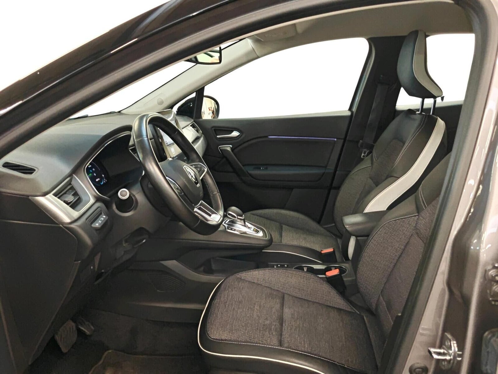 Grå Renault Captur fra 2020