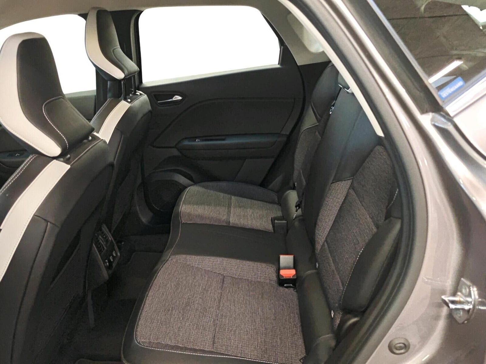 Grå Renault Captur fra 2020