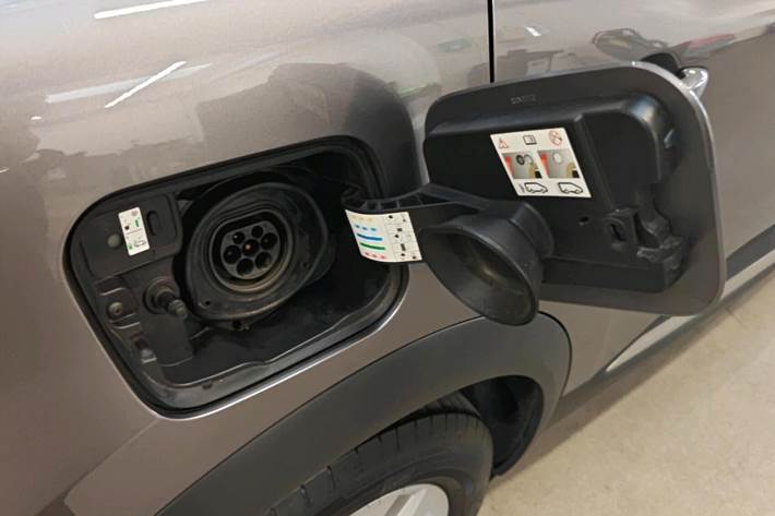 Grå Renault Captur fra 2020