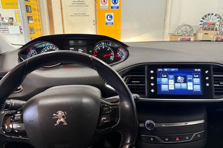 Hvid Peugeot 308 fra 2017