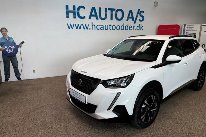 Hvid Peugeot 2008 fra 2020 set udefra