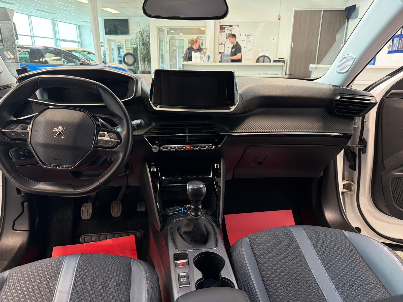 Hvid Peugeot 2008 fra 2020