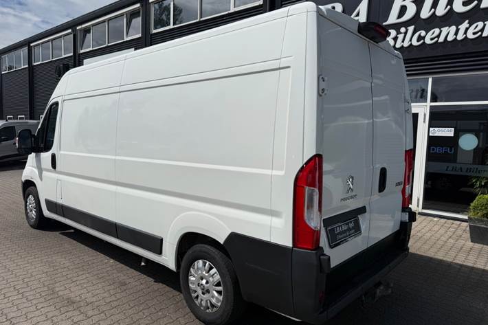 Hvid Peugeot Boxer 333 fra 2021