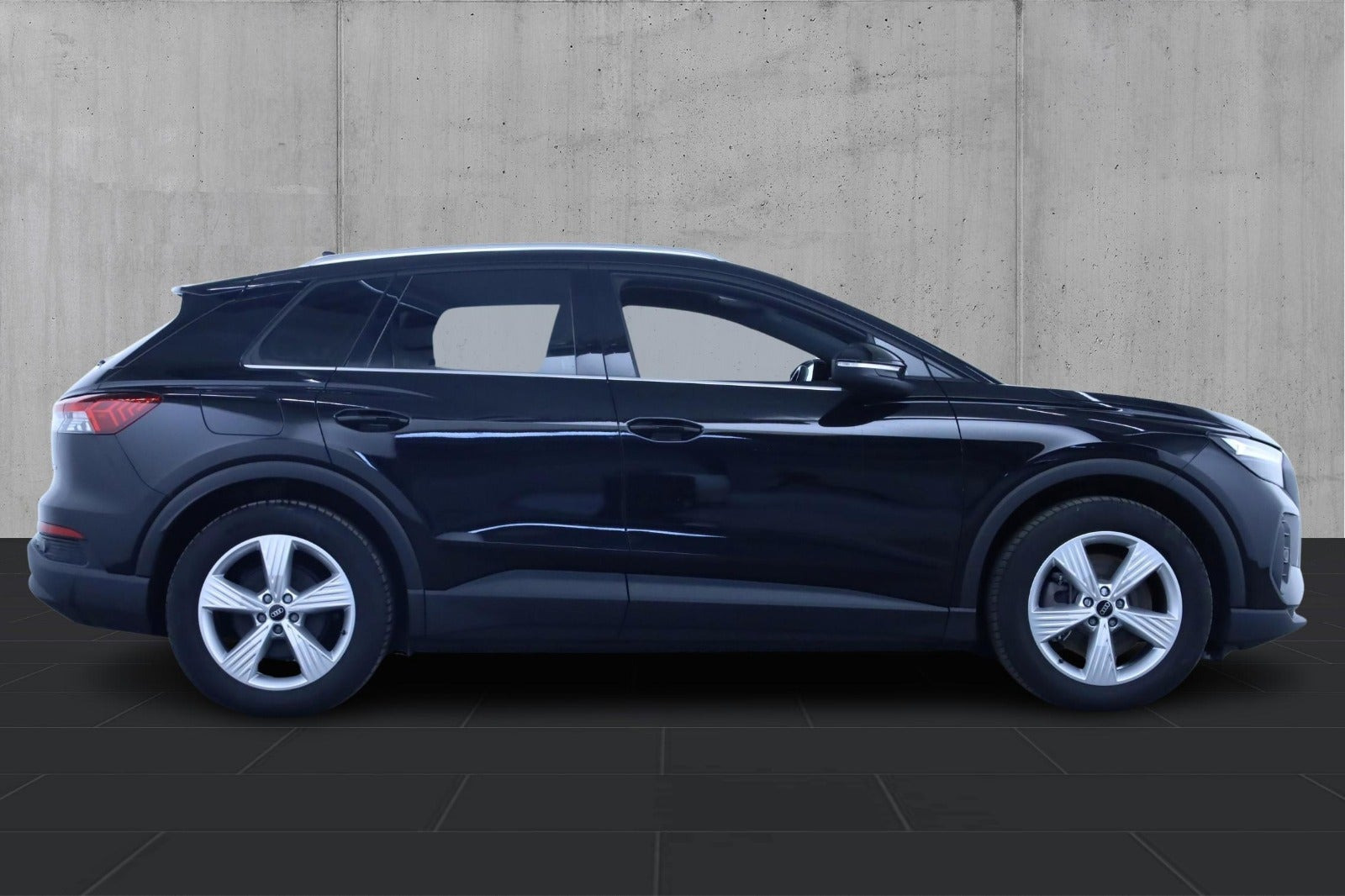Sort Audi Q4 e-tron fra 2024