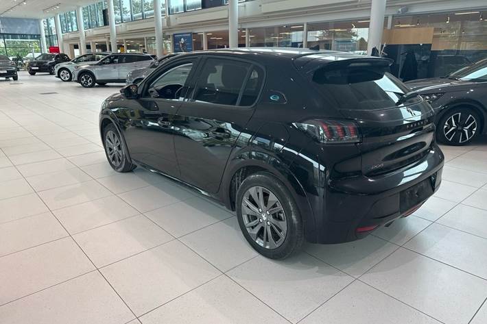 Sort Peugeot e-208 fra 2023