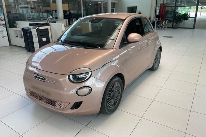 Grå Fiat 500e fra 2022