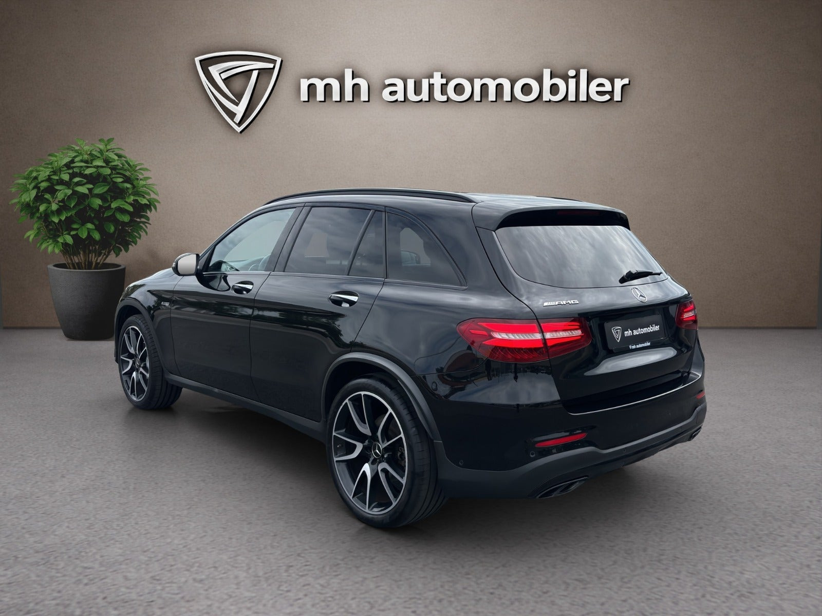 Sort Mercedes GLC43 fra 2017