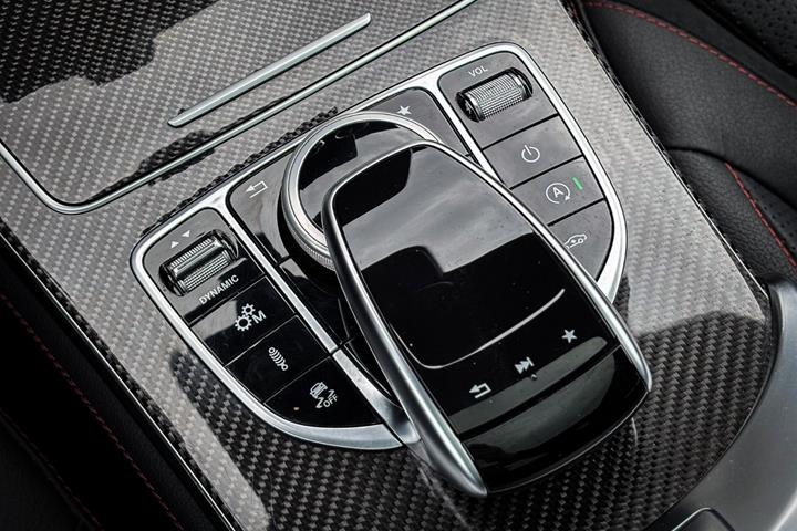 Sort Mercedes GLC43 fra 2017