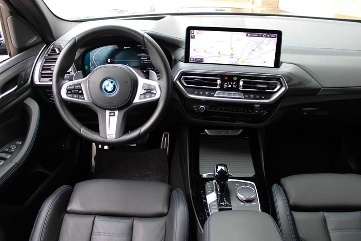 Sort BMW X3 fra 2023