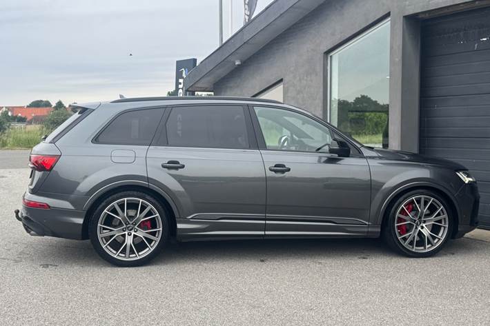 Grå Audi SQ7 fra 2020