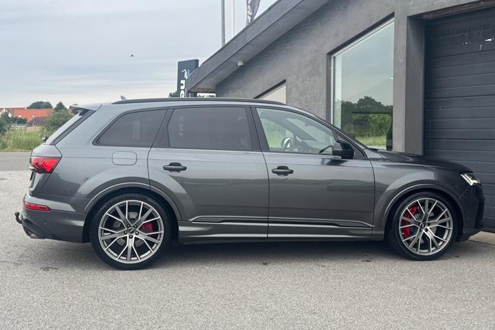 Grå Audi SQ7 fra 2020