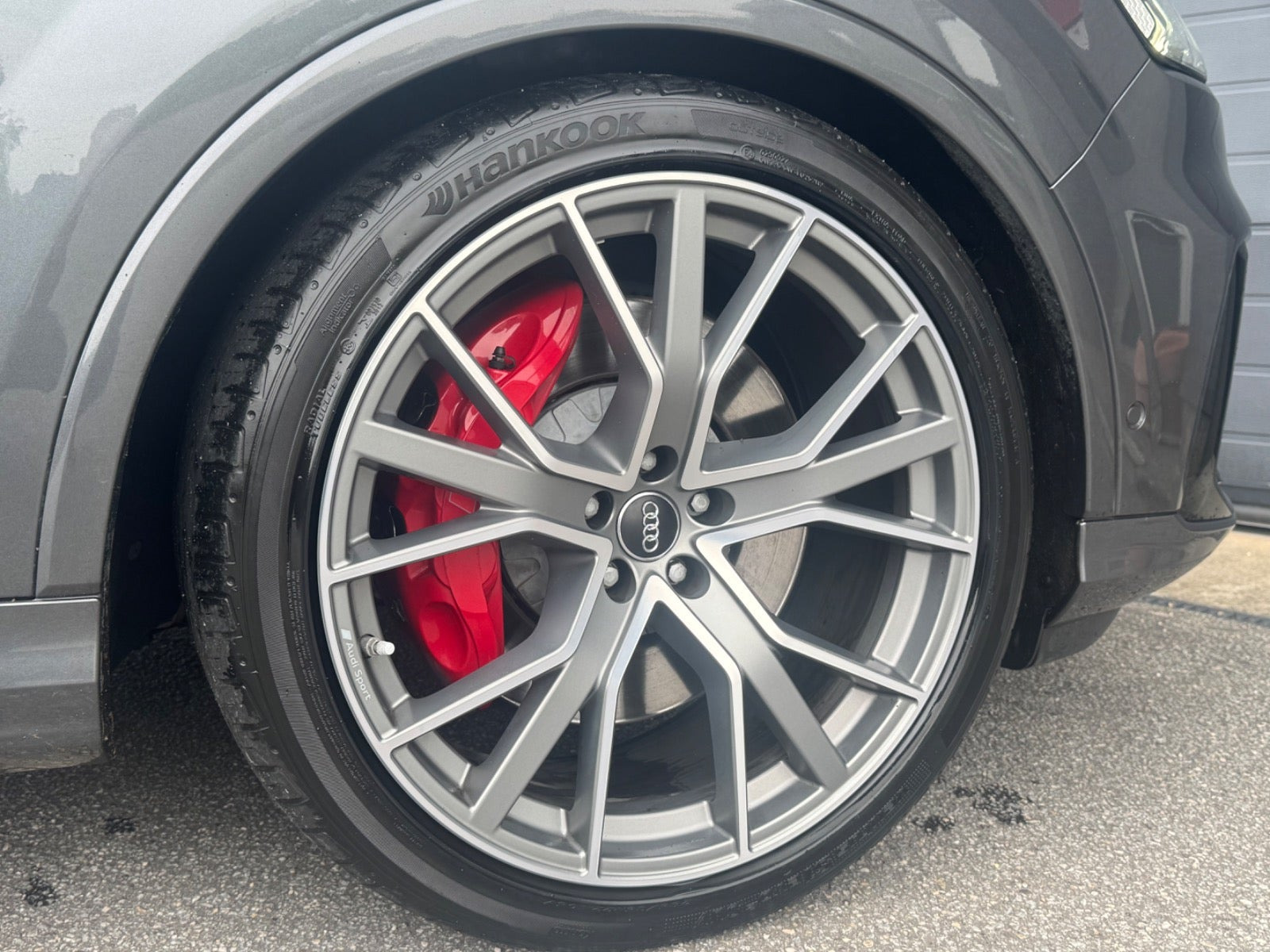Grå Audi SQ7 fra 2020