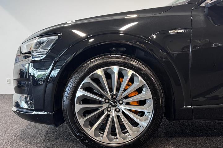 Sort Audi e-tron fra 2023