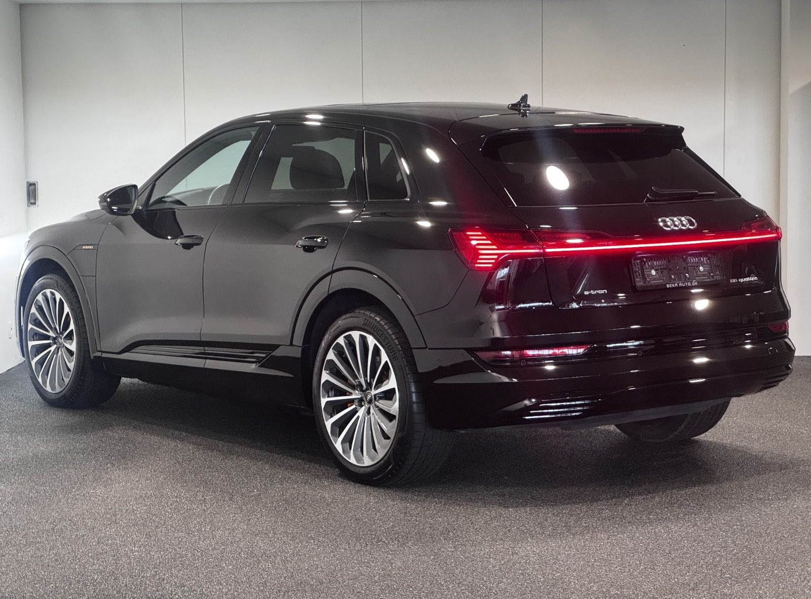 Sort Audi e-tron fra 2023