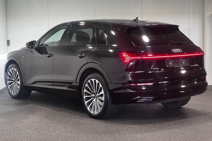 Sort Audi e-tron fra 2023