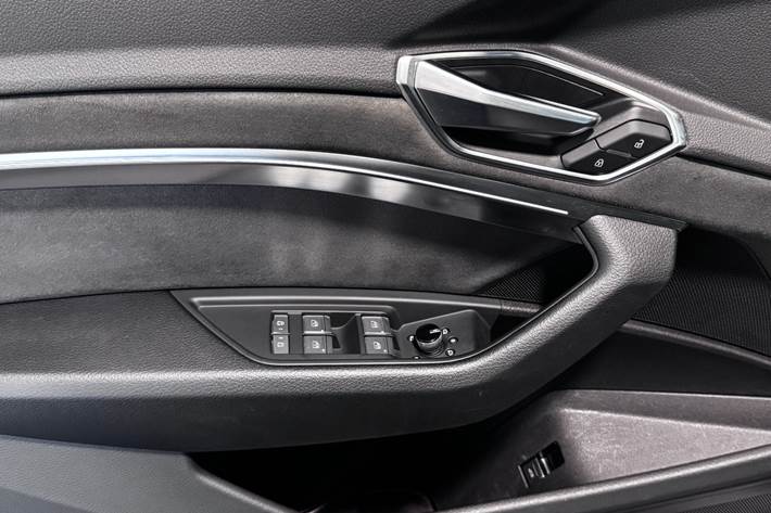 Sort Audi e-tron fra 2023