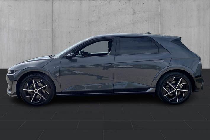 Grå Hyundai Ioniq 5 fra 2025