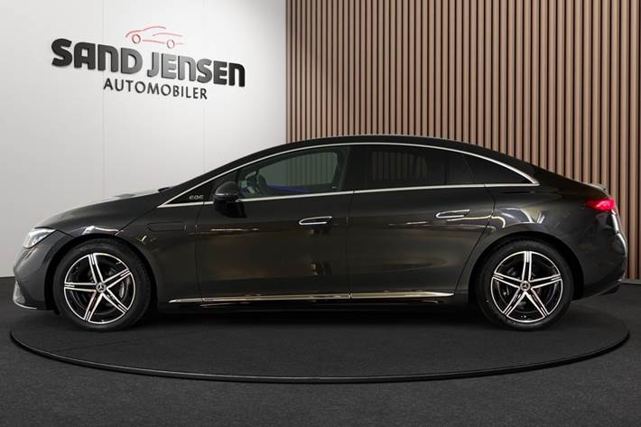 Grå Mercedes EQE350 fra 2024