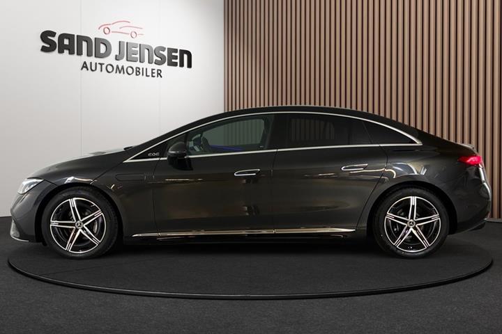 Grå Mercedes EQE350 fra 2024